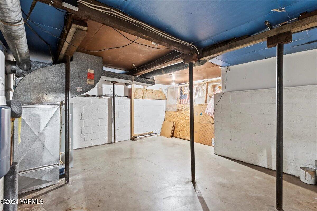 710 East Walnut Street Yakima, WA 98901 - Photo 13 of 15 a view of an empty room