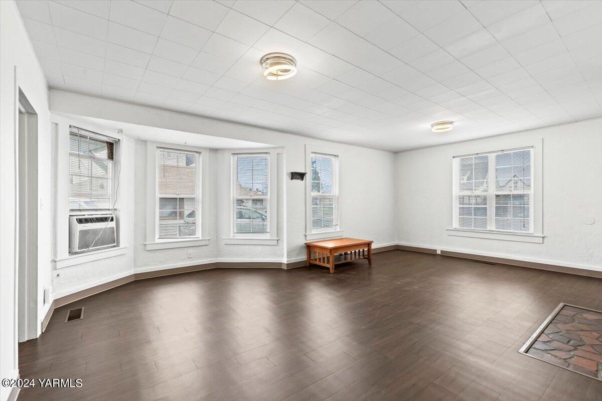 710 East Walnut Street Yakima, WA 98901 - Photo 4 of 15 a view of empty room with wooden floor and floor to ceiling window