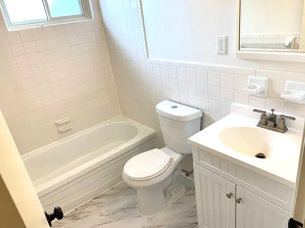 $1,350 | 335 East Lancaster Avenue, Unit E20, Downingtown, PA 19335