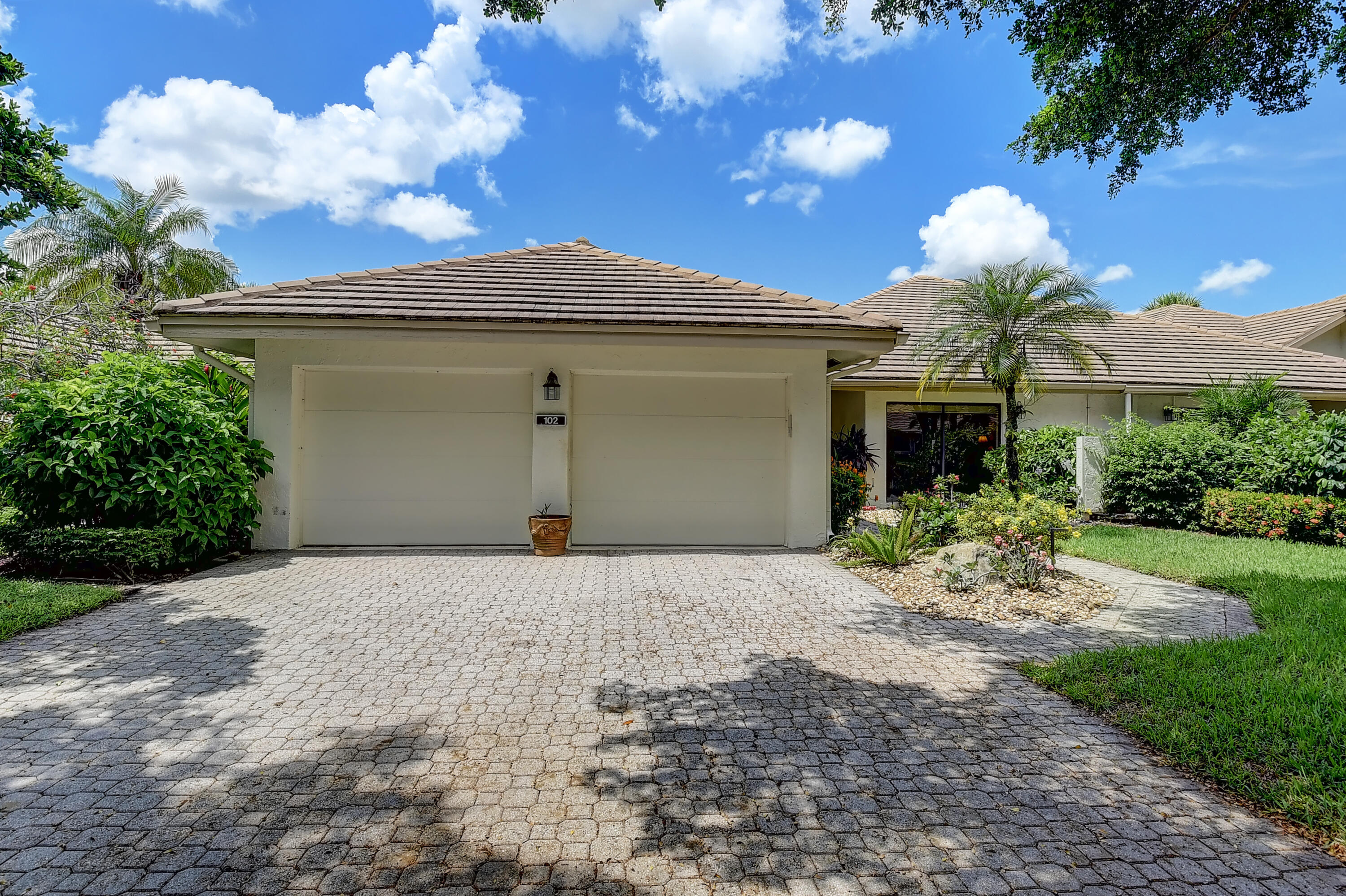 20065 Waters Edge Drive, Unit 102 Boca Raton, FL 33434 - Photo 4 of 85 4 (3)