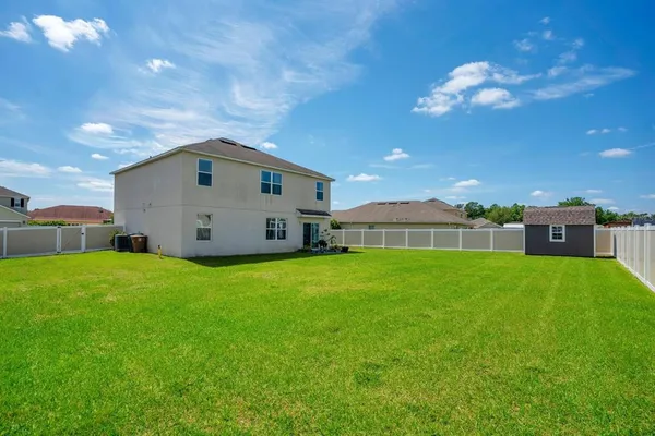 a view of a house with backyard