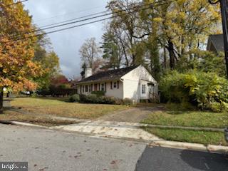 8917 Seneca Lane Bethesda, MD 20817 - Photo 3 of 7