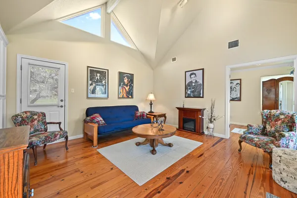 $750,000 | 24415 Singleton Bend East, Marble Falls, TX 78654