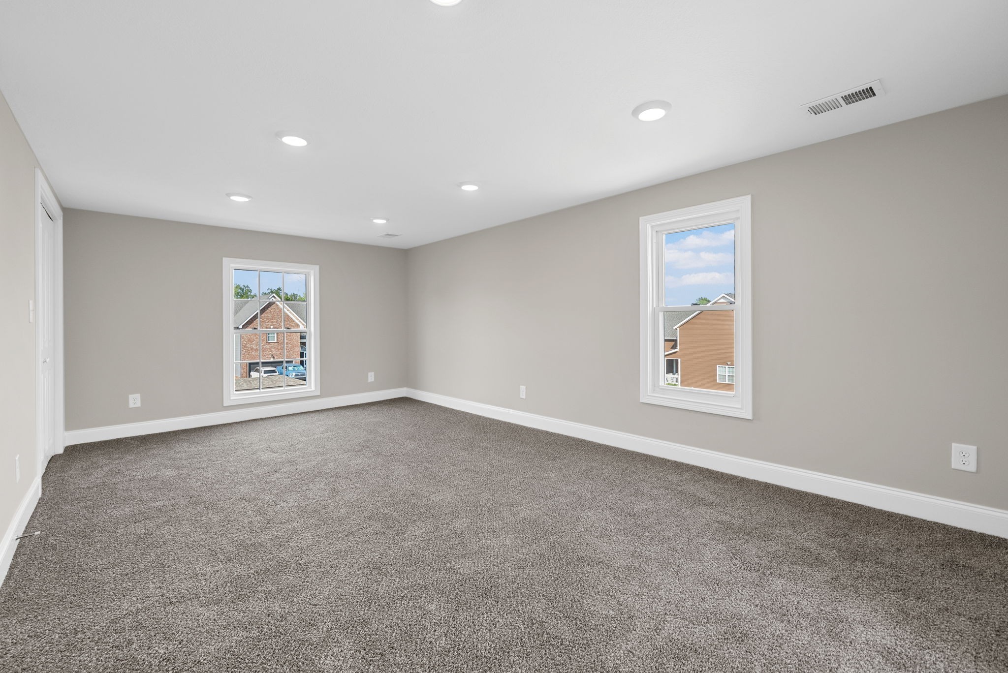 2021 Powell Road Clarksville, TN 37043 - Photo 20 of 31 an empty room with windows