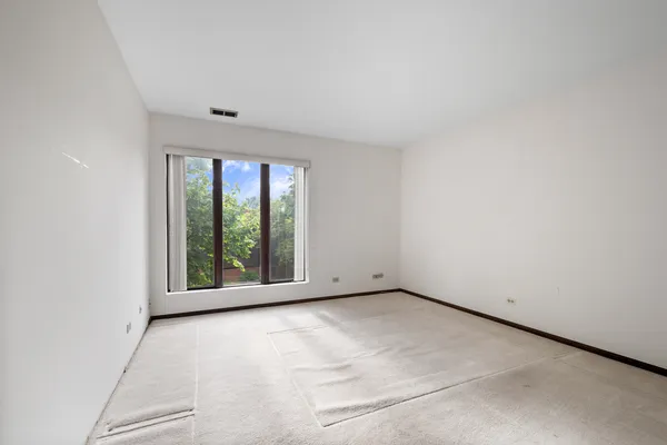 $450,000 | 75 Boardwalk Place, Unit 203, Park Ridge, IL 60068