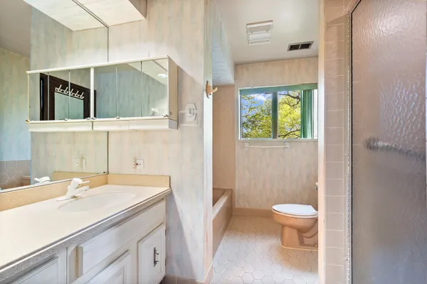 $450,000 | 75 Boardwalk Place, Unit 203, Park Ridge, IL 60068