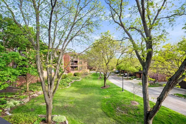 $450,000 | 75 Boardwalk Place, Unit 203, Park Ridge, IL 60068