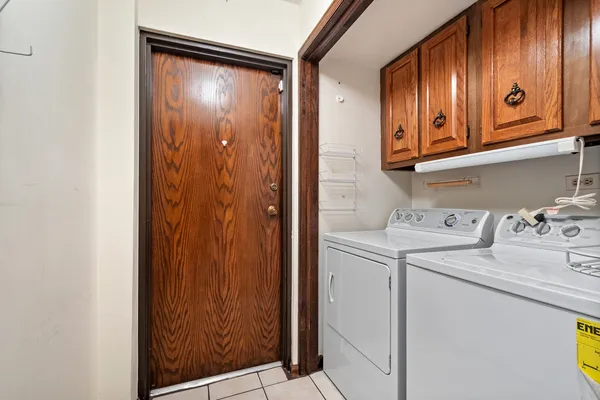 $450,000 | 75 Boardwalk Place, Unit 203, Park Ridge, IL 60068