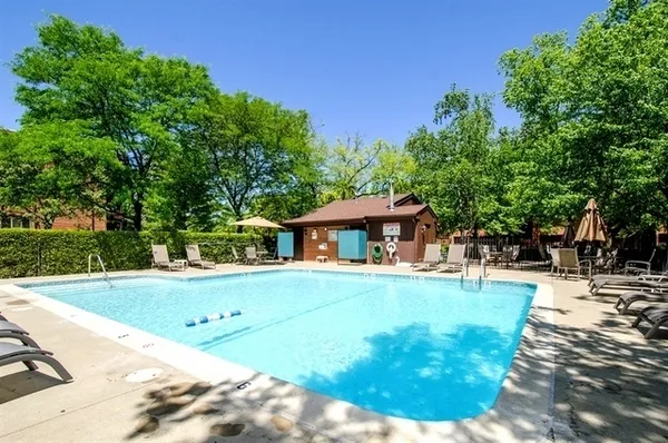 $450,000 | 75 Boardwalk Place, Unit 203, Park Ridge, IL 60068
