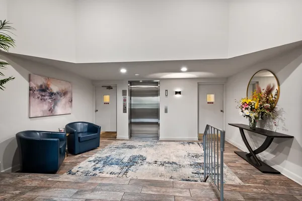 $450,000 | 75 Boardwalk Place, Unit 203, Park Ridge, IL 60068