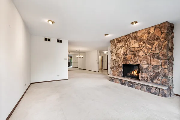 $450,000 | 75 Boardwalk Place, Unit 203, Park Ridge, IL 60068
