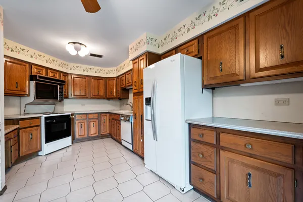 $450,000 | 75 Boardwalk Place, Unit 203, Park Ridge, IL 60068