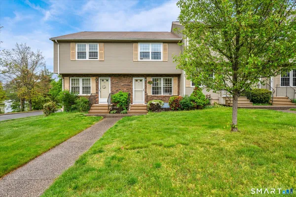 $239,900 | 8 Countryside Lane, Unit 5, Middletown, CT 06457