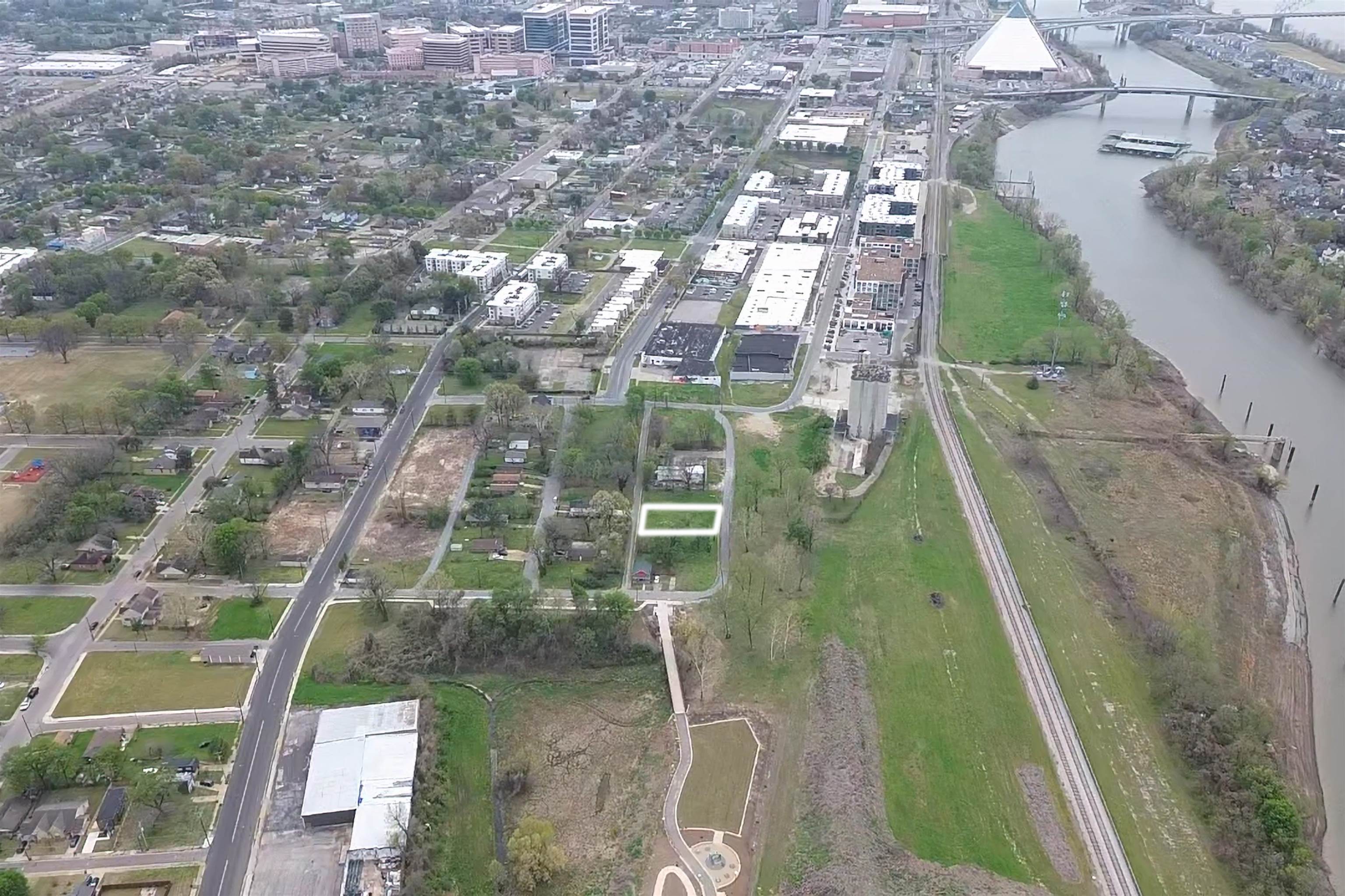 920 North Front Street Memphis, TN 38107 - Photo 5 of 6 a bird view of a garden