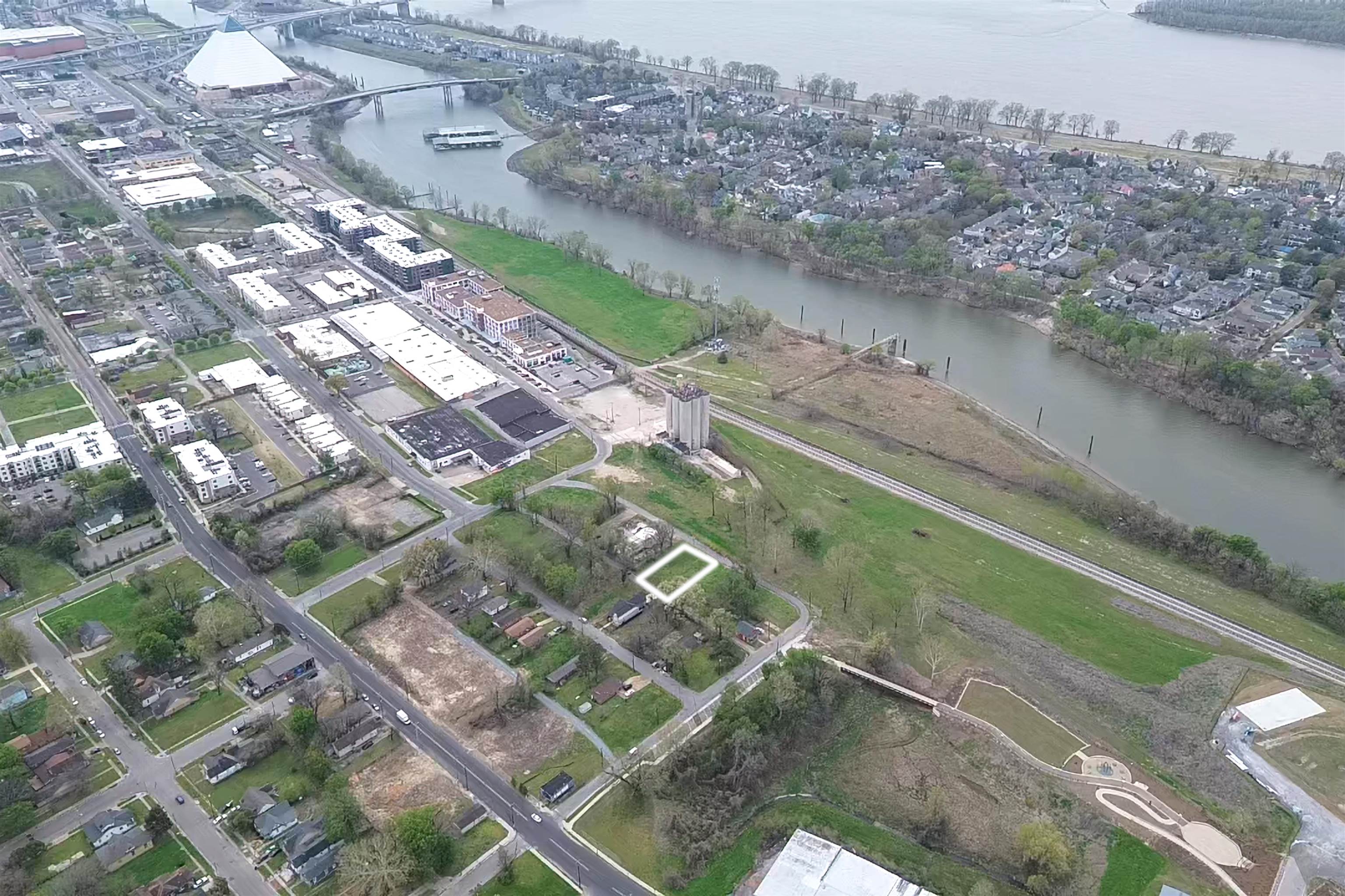 920 North Front Street Memphis, TN 38107 - Photo 6 of 6 a view of a lake with a city