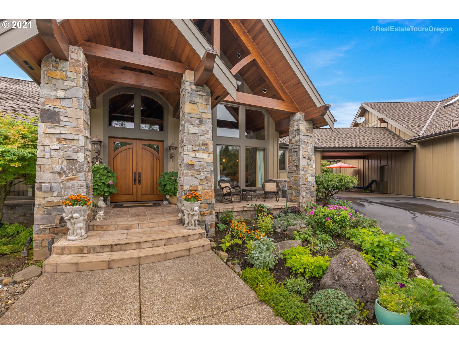 22299 Southwest Stafford Road Tualatin, OR 97062 - Photo 2 of 32 Gallery Image 2