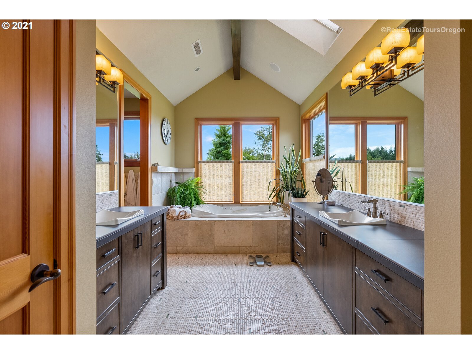 22299 Southwest Stafford Road Tualatin, OR 97062 - Photo 11 of 32 Gallery Image 11