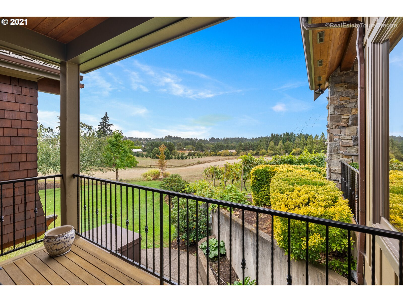 22299 Southwest Stafford Road Tualatin, OR 97062 - Photo 14 of 32 Gallery Image 14