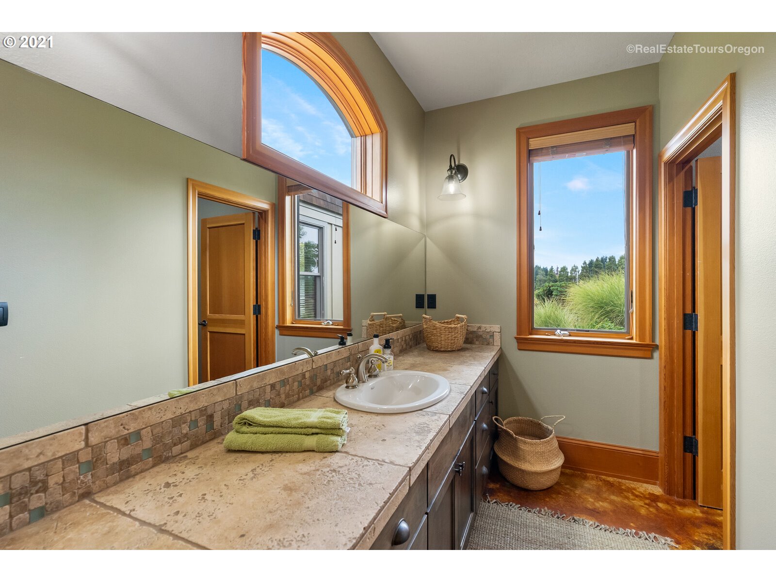 22299 Southwest Stafford Road Tualatin, OR 97062 - Photo 21 of 32 Gallery Image 21