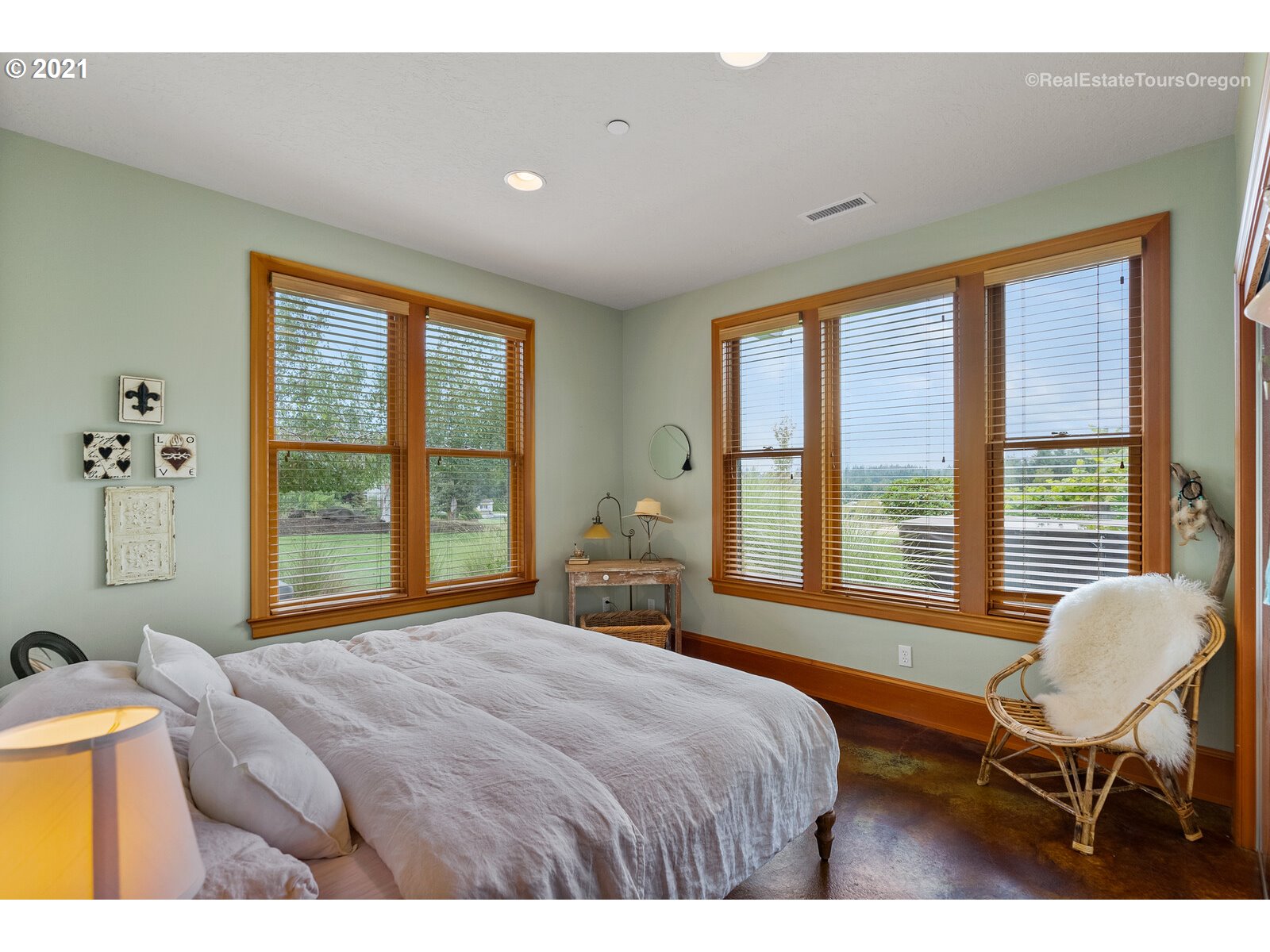22299 Southwest Stafford Road Tualatin, OR 97062 - Photo 22 of 32 Gallery Image 22