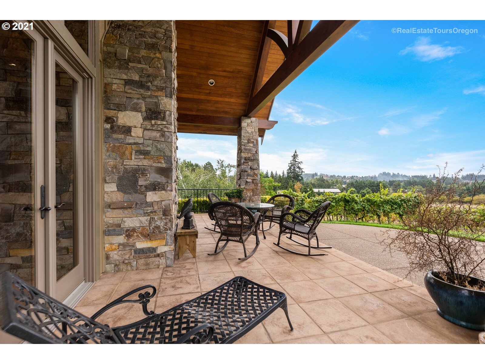 22299 Southwest Stafford Road Tualatin, OR 97062 - Photo 6 of 32 Gallery Image 6