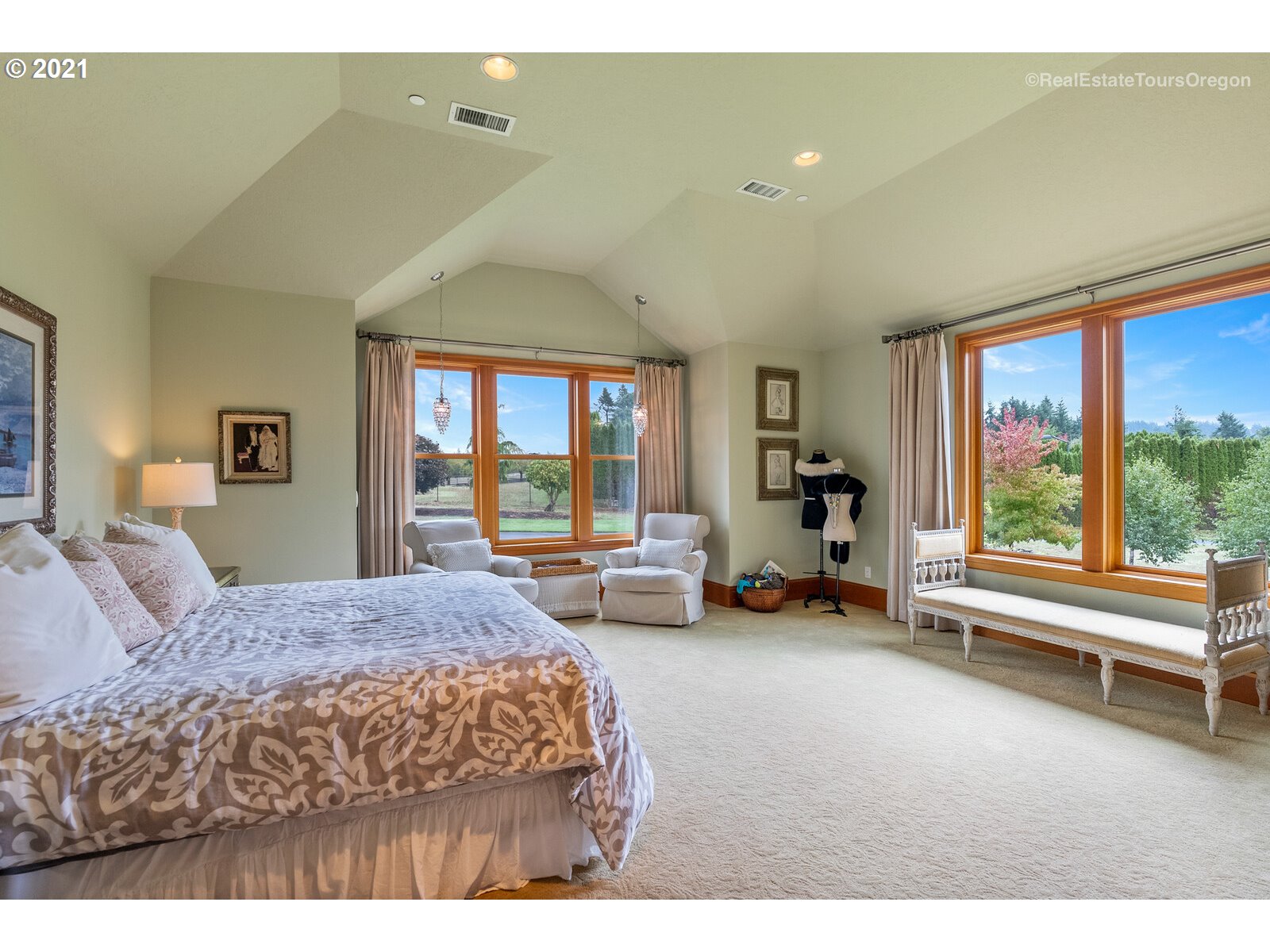 22299 Southwest Stafford Road Tualatin, OR 97062 - Photo 10 of 32 Gallery Image 10