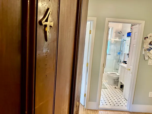 $3,000 | 49 Grove Street, Unit 4, Auburndale, MA 02466