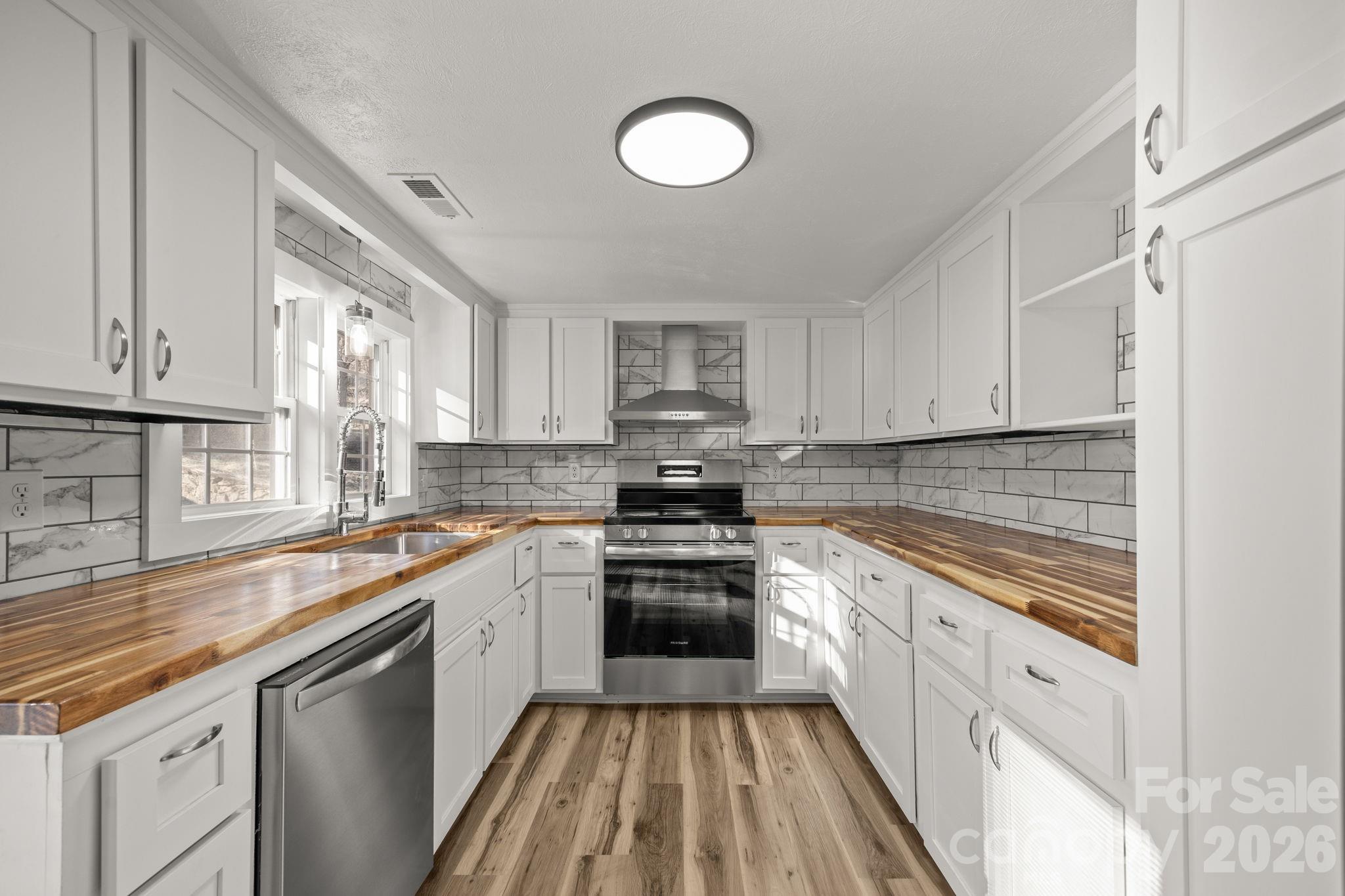 62 Mitchell Street Canton, NC 28716 - Photo 3 of 48