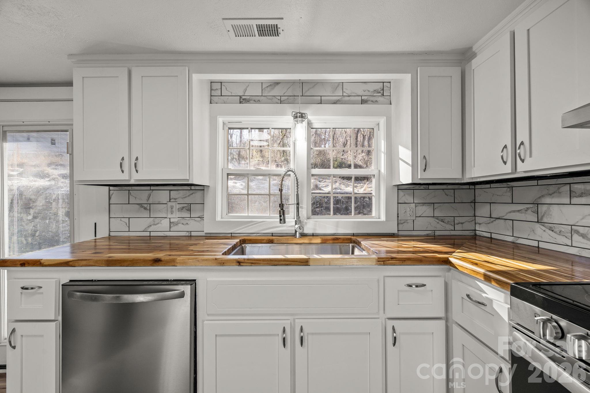 62 Mitchell Street Canton, NC 28716 - Photo 9 of 48