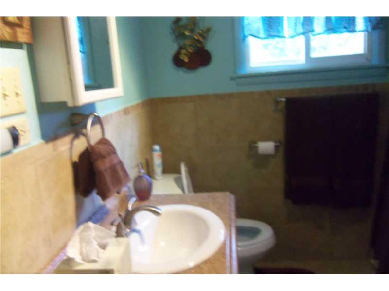 276 Euclid Road Butler, PA 16001 - Photo 8 of 8 Full Bath.