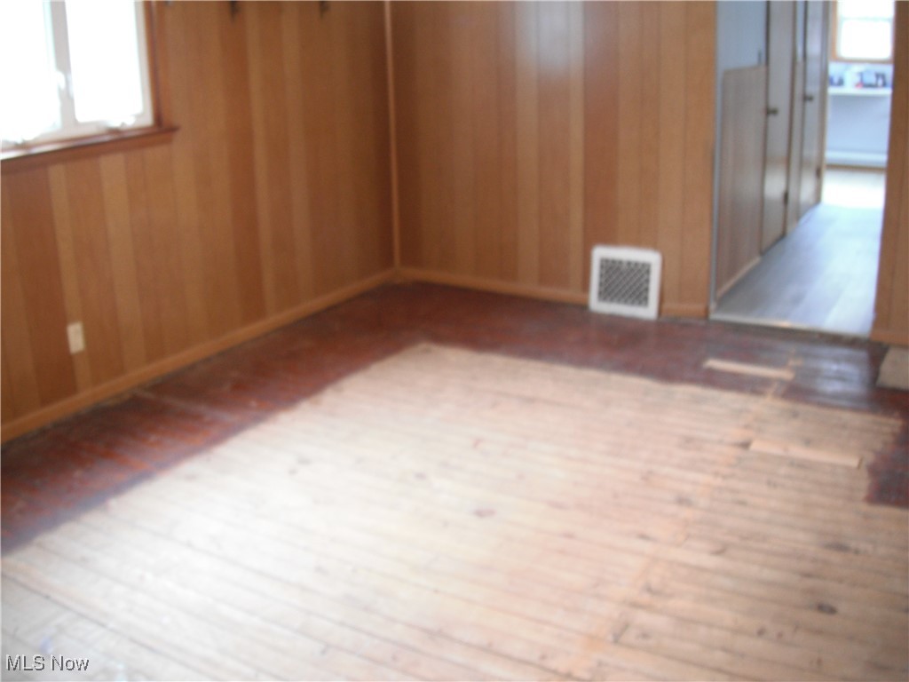 270 North Ridge Road Lorain, OH 44055 - Photo 7 of 24 dining room/no carpet