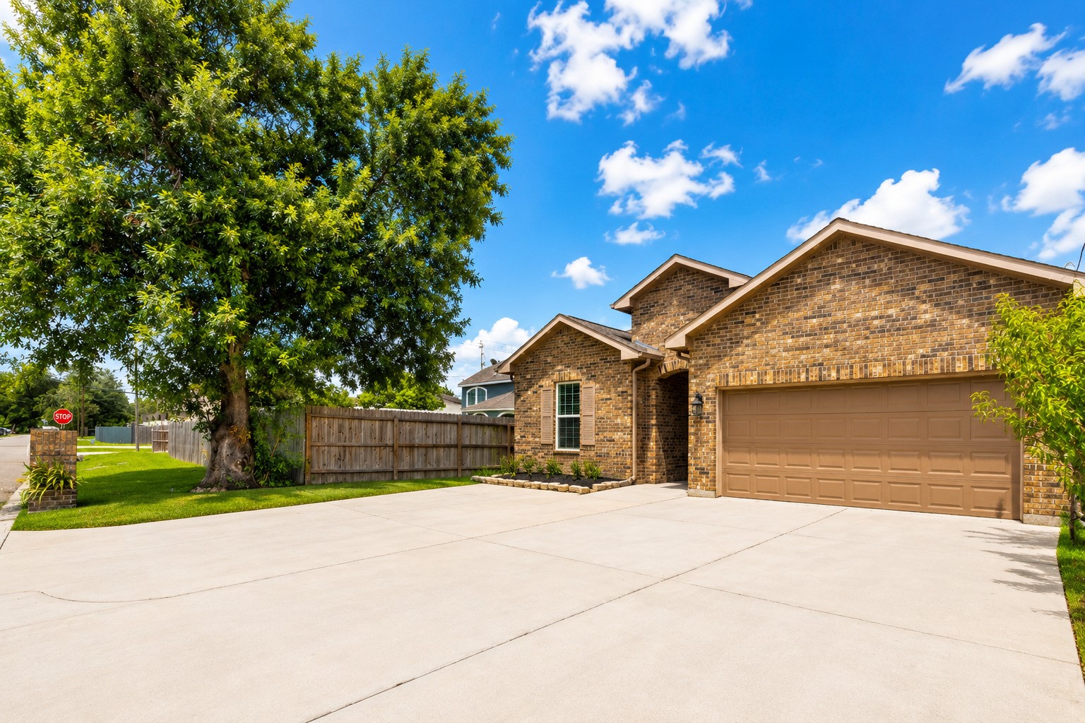 8938 Intervale Street Houston, TX 77075 - Photo 2 of 35 Gallery Image 2