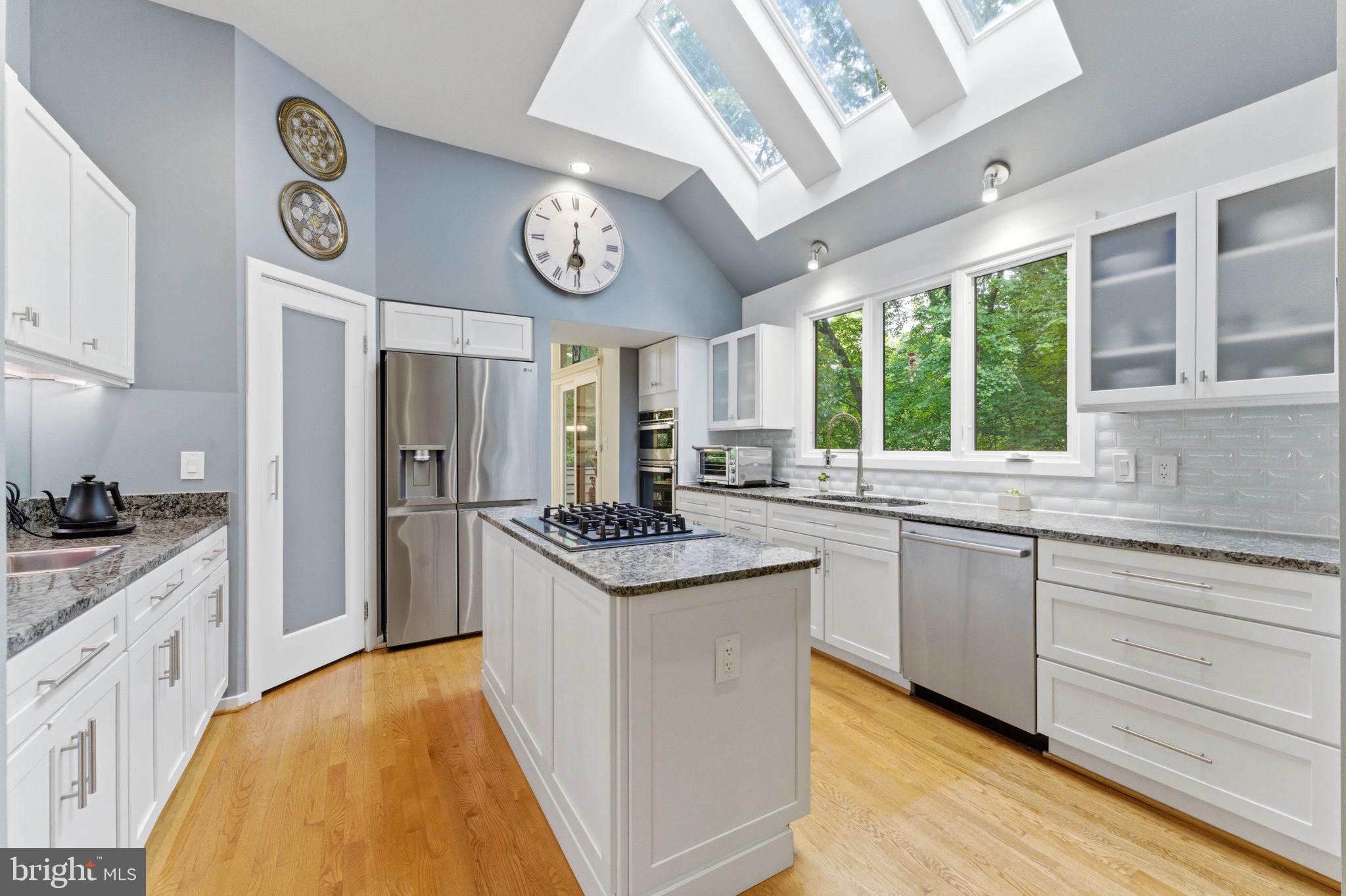 1608 Woodstock Lane Reston, VA 20194 - Photo 7 of 76