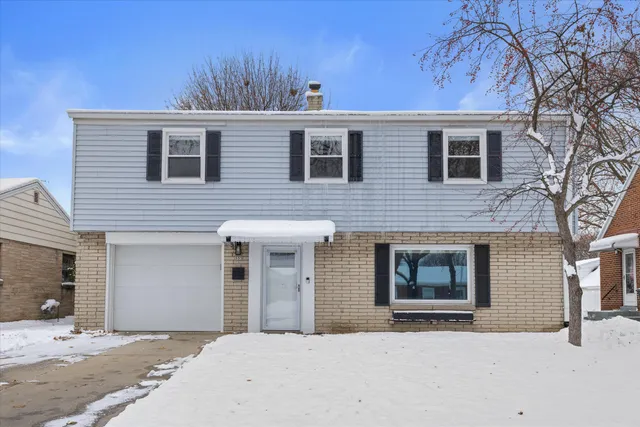 $479,999 | 555 North 105th Street, Wauwatosa, WI 53226