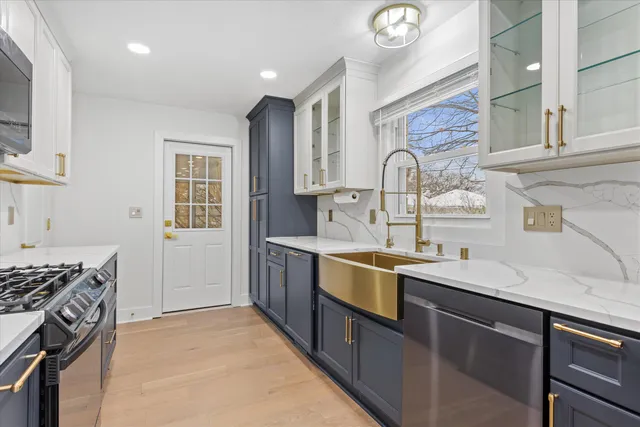 $479,999 | 555 North 105th Street, Wauwatosa, WI 53226