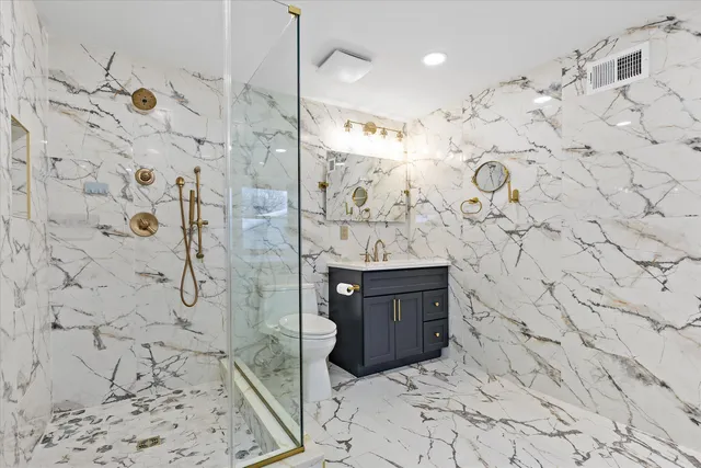 $479,999 | 555 North 105th Street, Wauwatosa, WI 53226