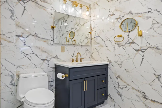 $479,999 | 555 North 105th Street, Wauwatosa, WI 53226