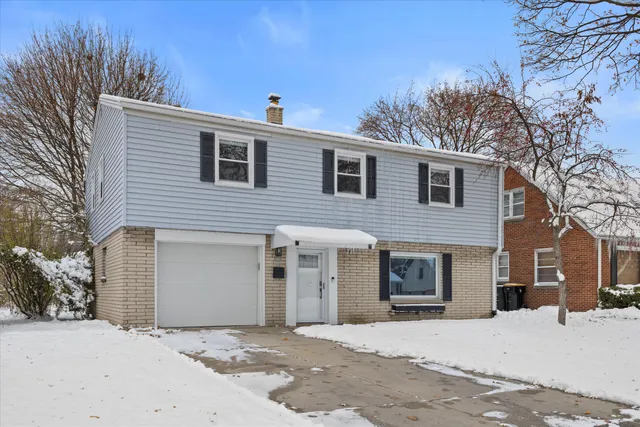 $479,999 | 555 North 105th Street, Wauwatosa, WI 53226