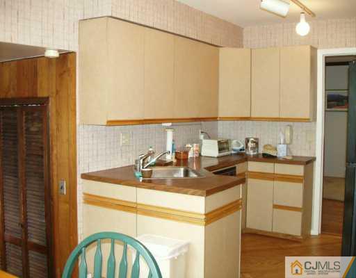 7 Carter Road East Brunswick, NJ 08816 - Photo 5 of 8 Gallery Image 5