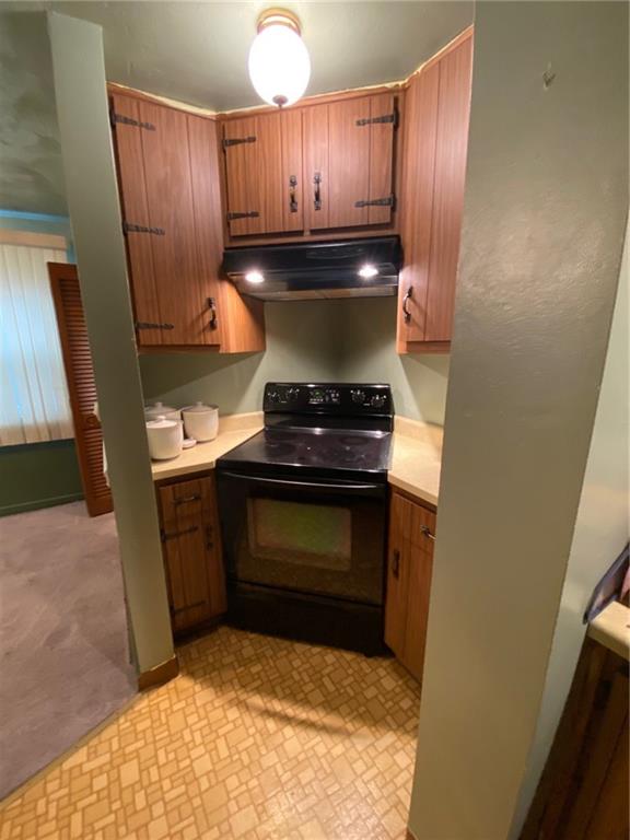 801 Beulah Road Pittsburgh, PA 15235 - Photo 10 of 23 a kitchen with granite countertop a stove and a refrigerator