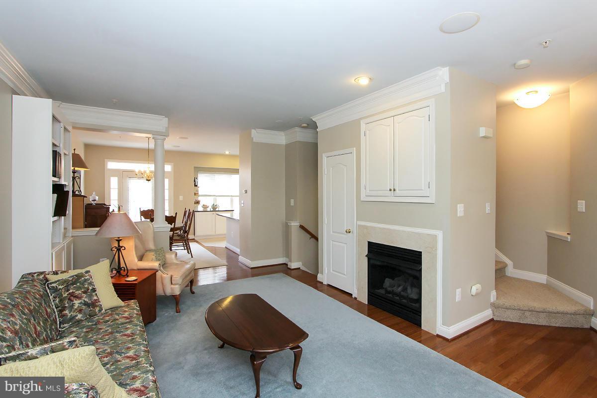 216 Poplar Spring Road Rockville, MD 20850 - Photo 11 of 30 Living Room