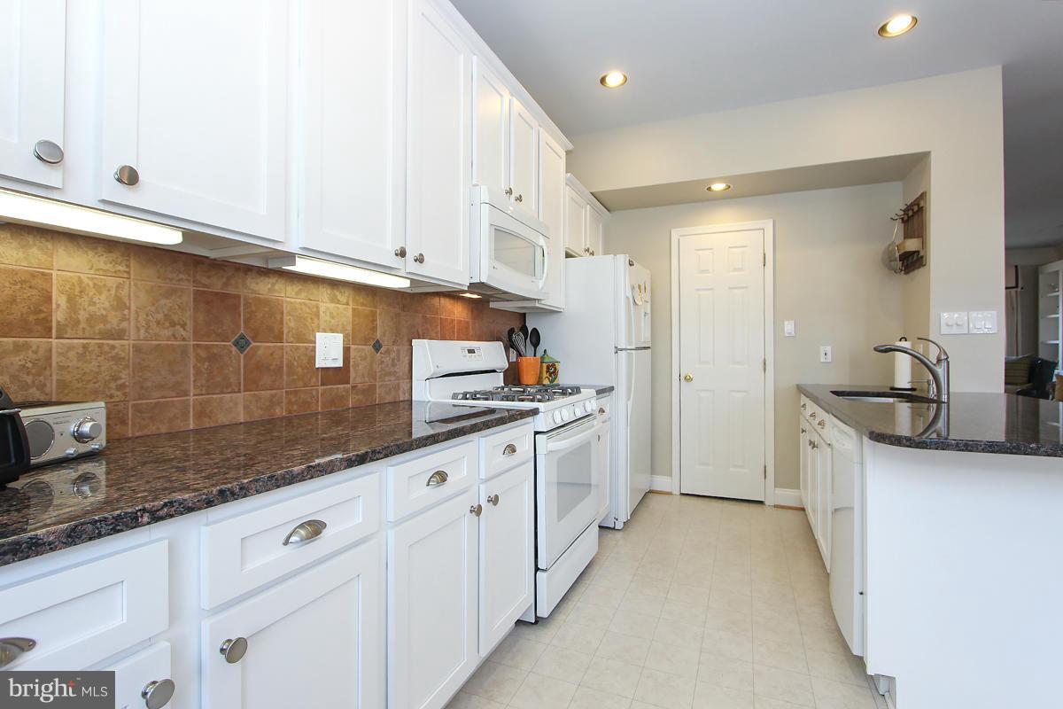 216 Poplar Spring Road Rockville, MD 20850 - Photo 17 of 30 Kitchen