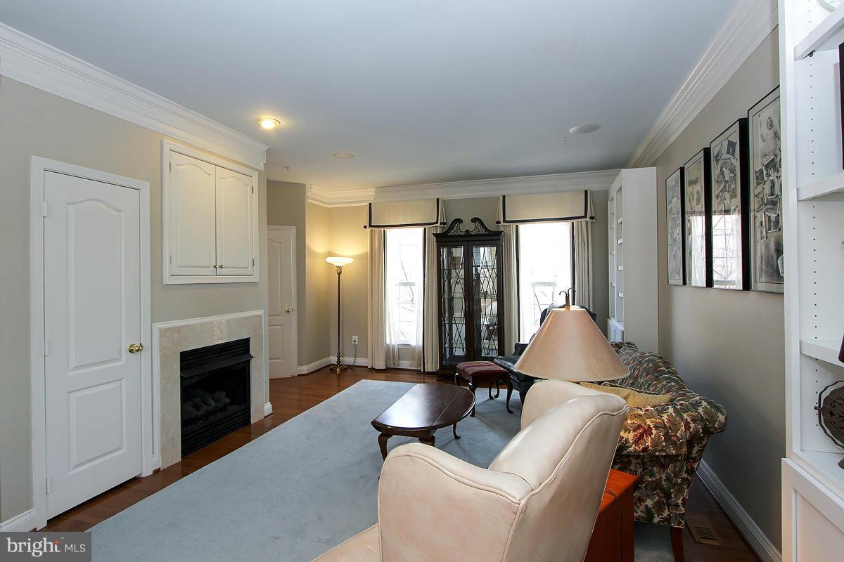 216 Poplar Spring Road Rockville, MD 20850 - Photo 9 of 30 Living Room