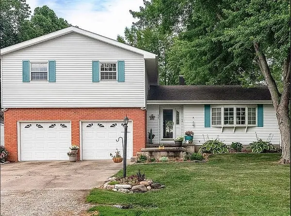 $245,000 | 17 Park Drive, Villa Grove, IL 61956