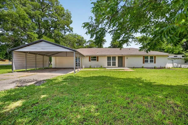 $300,000 | 372 Tooley Street, Van Alstyne, TX 75495