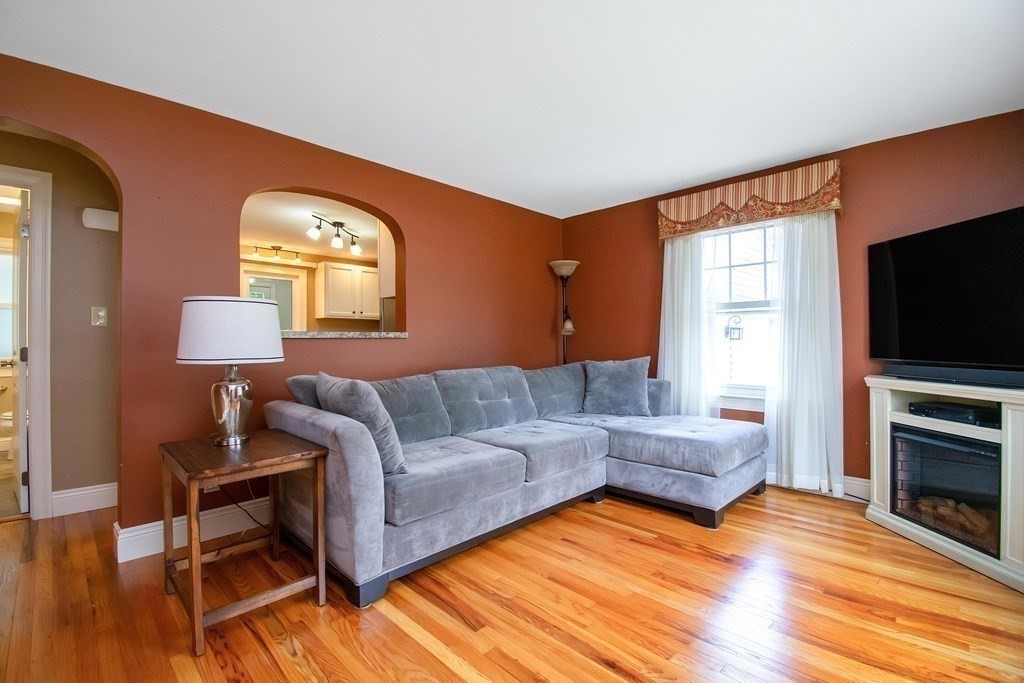 99 Holyoke Road Westfield, MA 01085 - Photo 4 of 37 Gallery Image 4