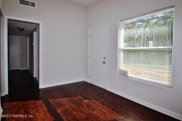 2710 Rogero Road Jacksonville, FL 32211 - Photo 3 of 10 3 (640x427)