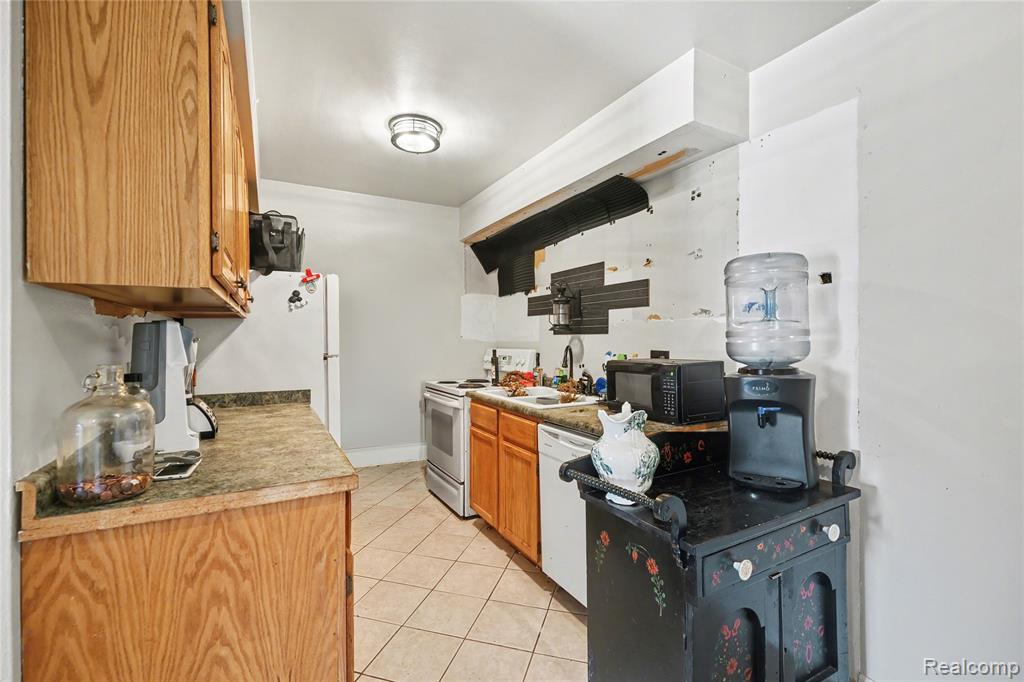 31805 Kelly Road, Unit 25 Fraser, MI 48026 - Photo 3 of 12