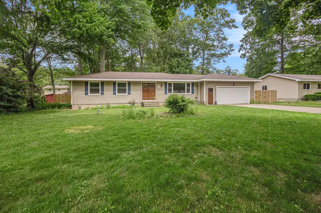 $344,900 | 920 Cheboygan Drive, Muskegon, MI 49445
