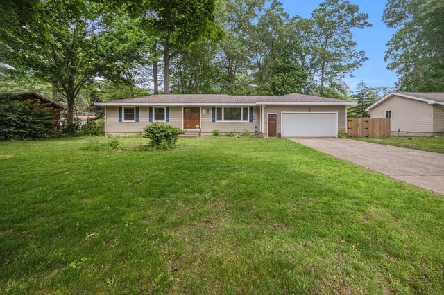 $344,900 | 920 Cheboygan Drive, Muskegon, MI 49445